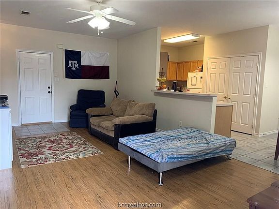 2nd image of 606 Townplace Dr