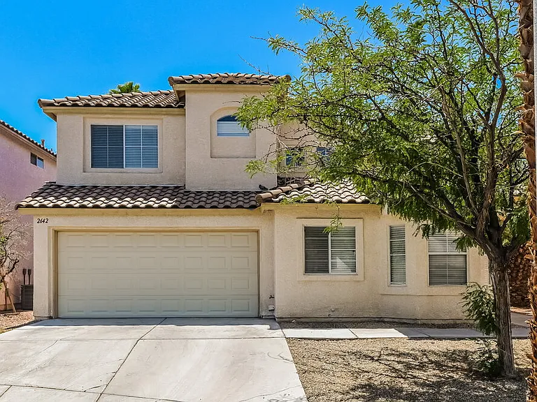 2642 Ridgewater Cir — Photo 1