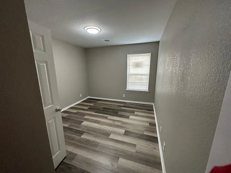 1029 E 64th Pl — Photo 7