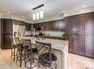 908 Magdalena Ct, Kitchener, ON N2E0B3