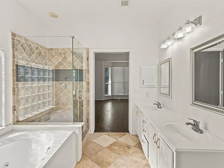 20510 Pioneer Bend Ct — Photo 30
