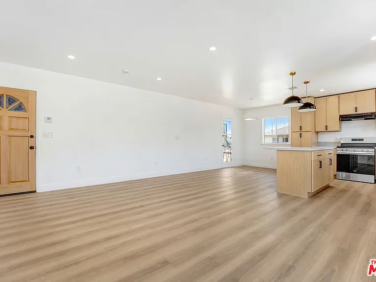 1435 S Hayworth Ave #4 — Photo 2