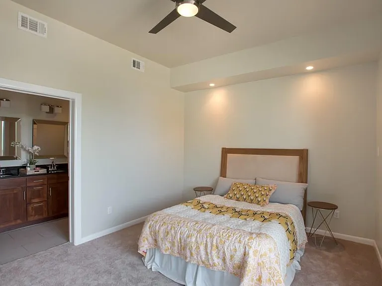 1200 E 11th St #202 — Photo 8