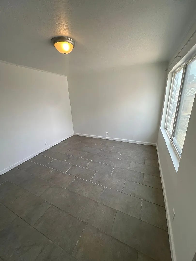 Cute Casita Style Living in historic Albuquerque 1 Bedroom 1 Bath. — Photo 2