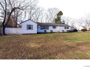 44 Ridgeway Blvd, Bay Shore, NY 11706