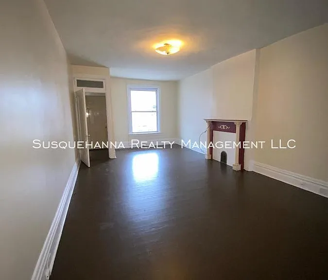 337 S 15th St — Photo 2