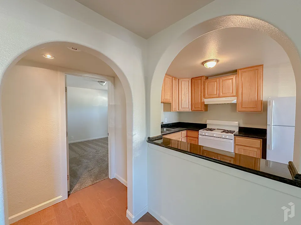 725 Sacramento St #1-4