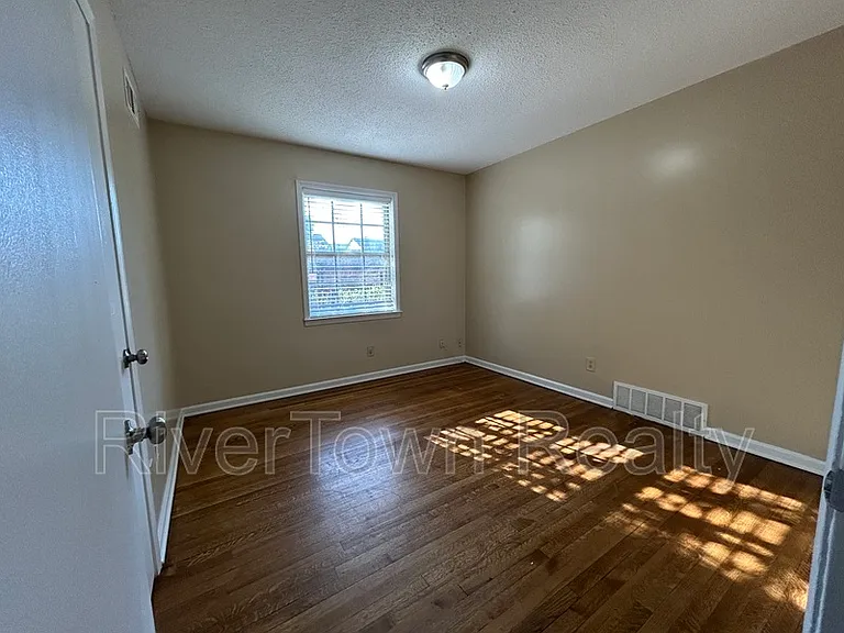 3201 Longacre Cv — Photo 9