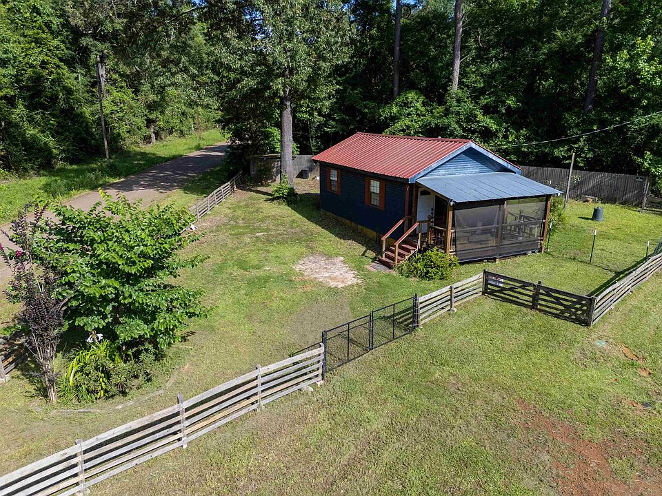 1st image of 200 Dogwood Dr