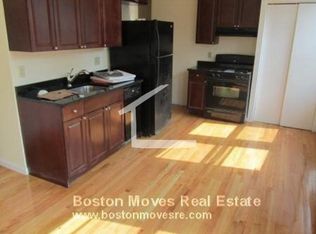 2 Moon St, Boston, MA 02113