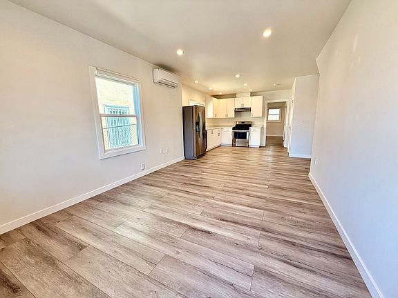 5th image of 142 Douglas St #144