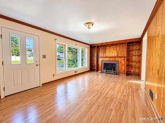 4th image of 1 Lois Avenue