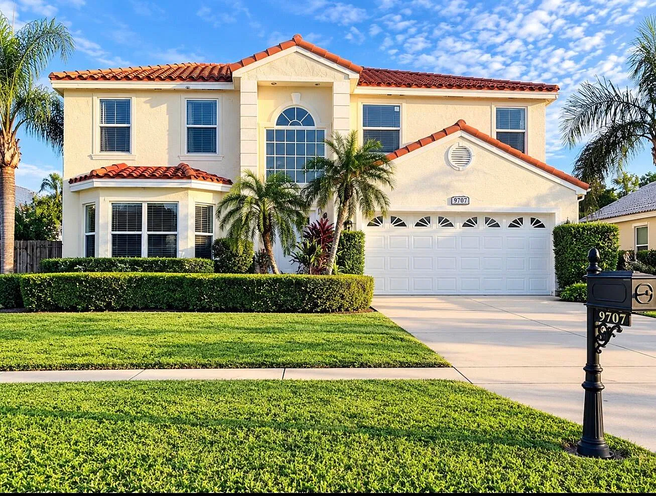 5 bed, 2.5 bath, 2202 sqft, $5,850 — Photo 1