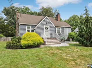 86 Parkway, Rochelle Park, NJ 07662