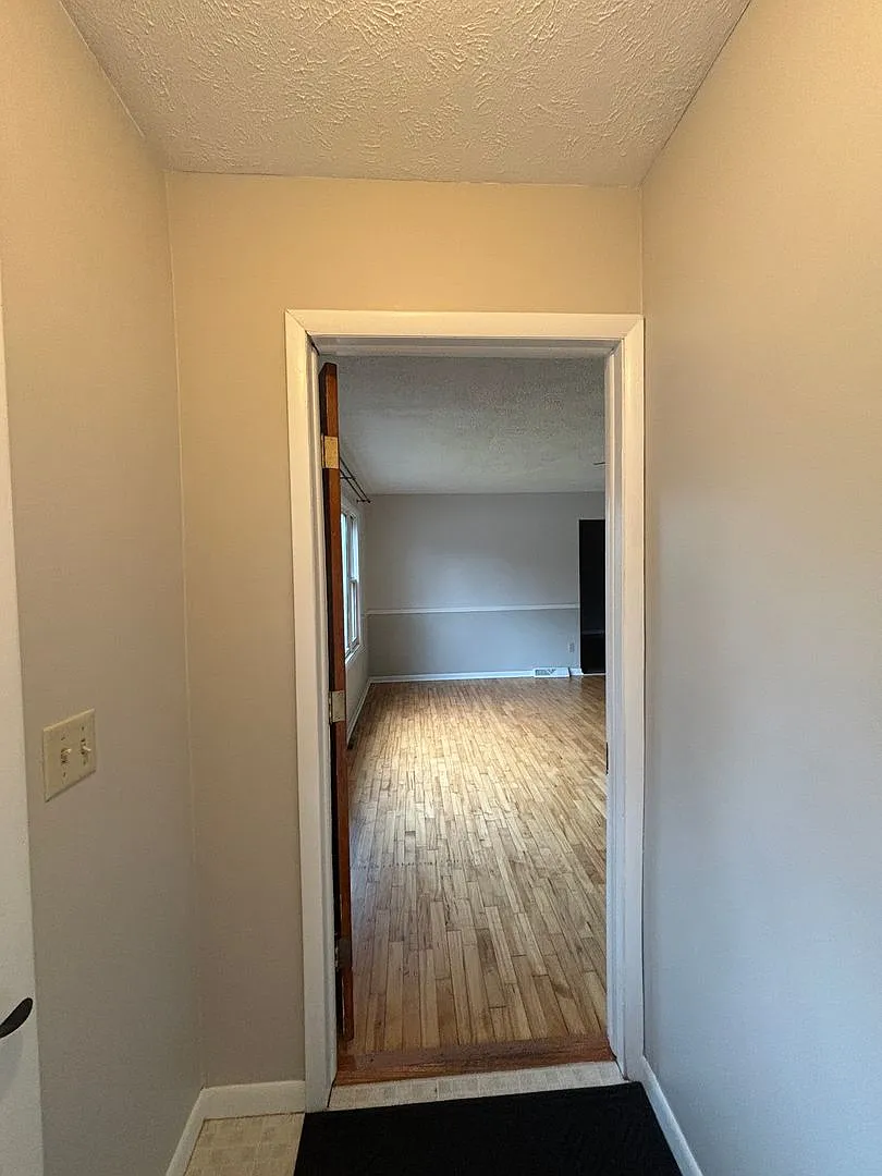 Spacious Home in Gaylord — Photo 4
