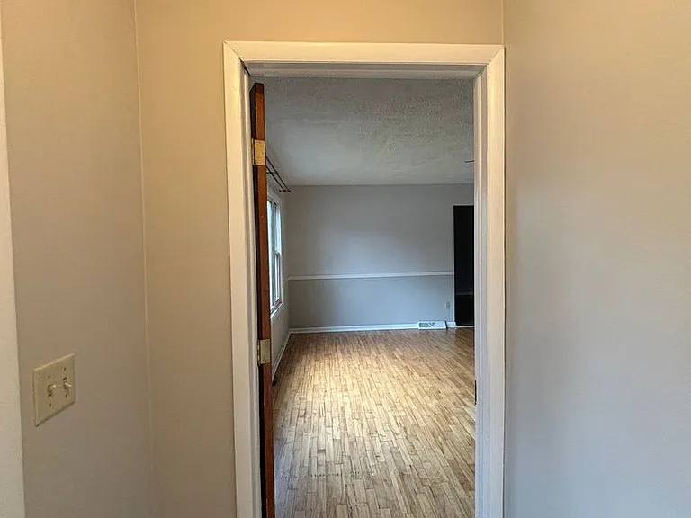 414 E Main St — Photo 4
