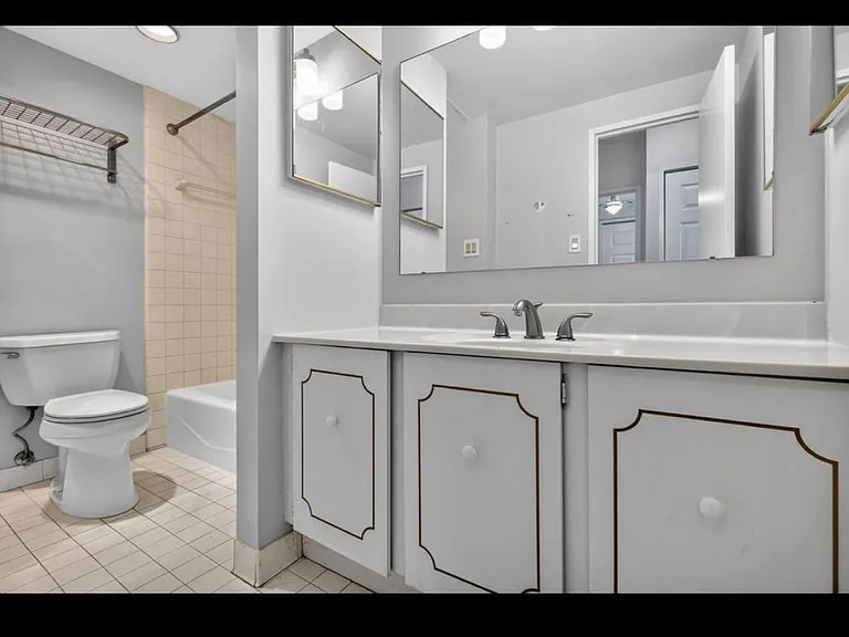 2555 Pennsylvania Ave NW #1019 — Photo 7