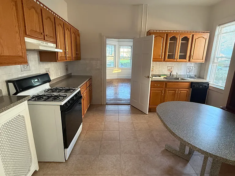 19 Neptune Ave — Photo 11