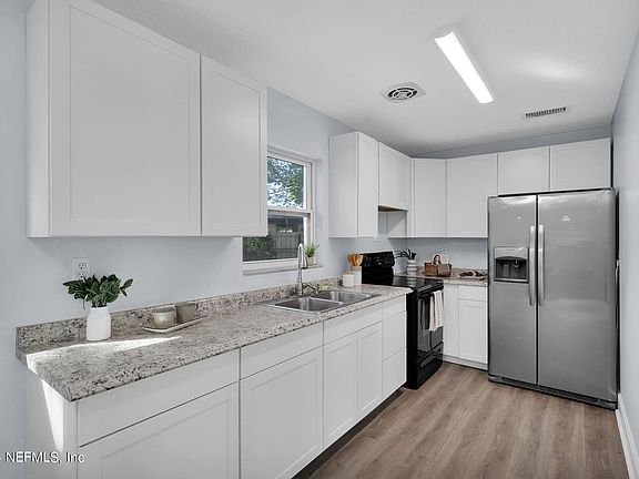 3rd image of 6610 STARLING Avenue