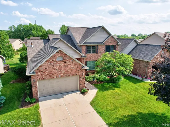 13023 Harbor Landings Dr, Fenton, MI 48430