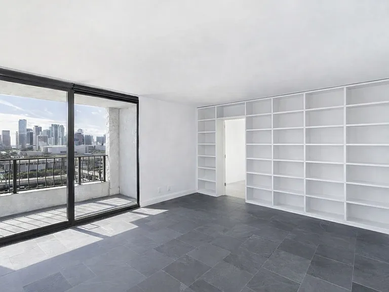 555 NE 15th St #20A — Photo 16