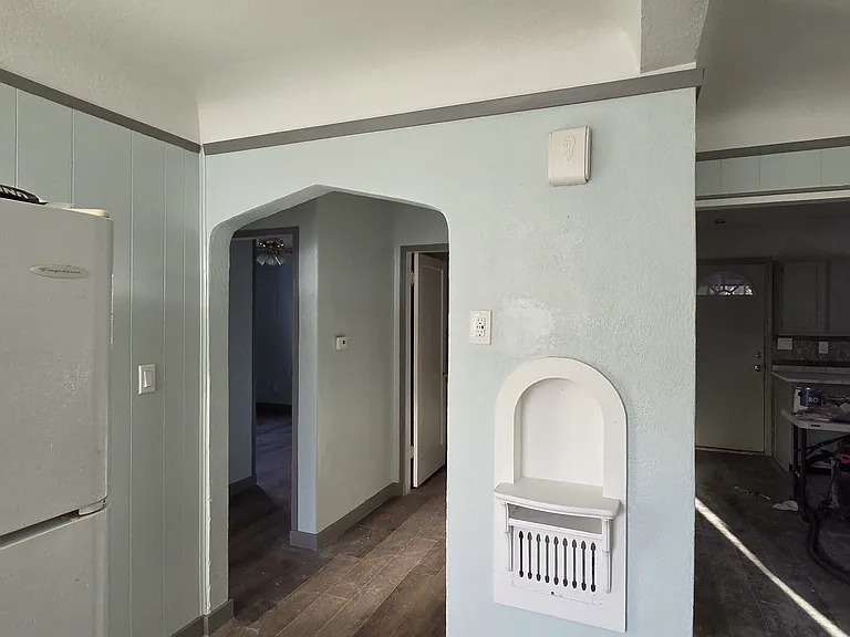 258 W Bonita St — Photo 6