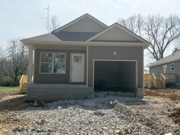 135 Illinois Ave, Oak Grove, KY 42262