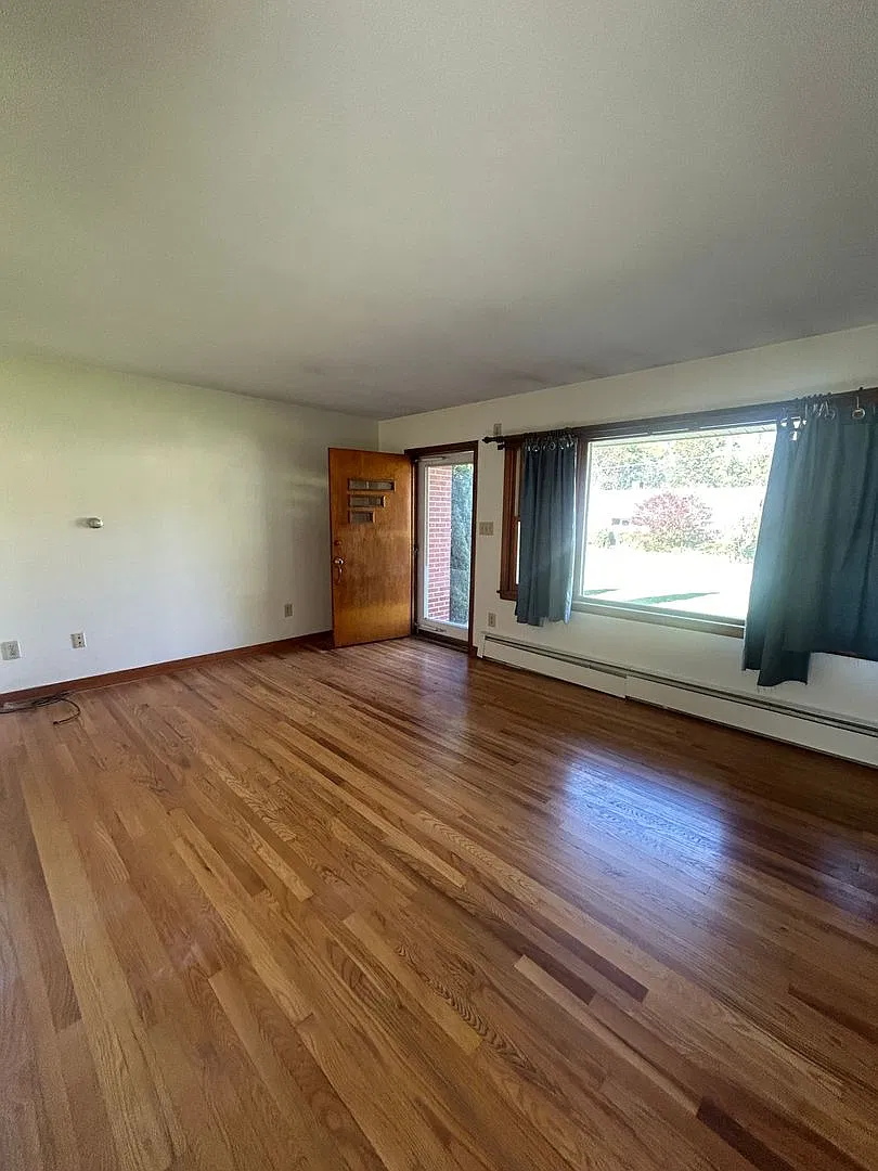 3 bedroom, 1 bath house — Photo 4