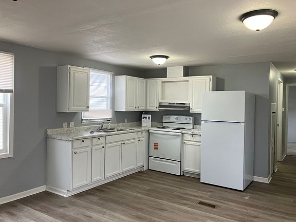 3rd image of 101 Oren Dr #101