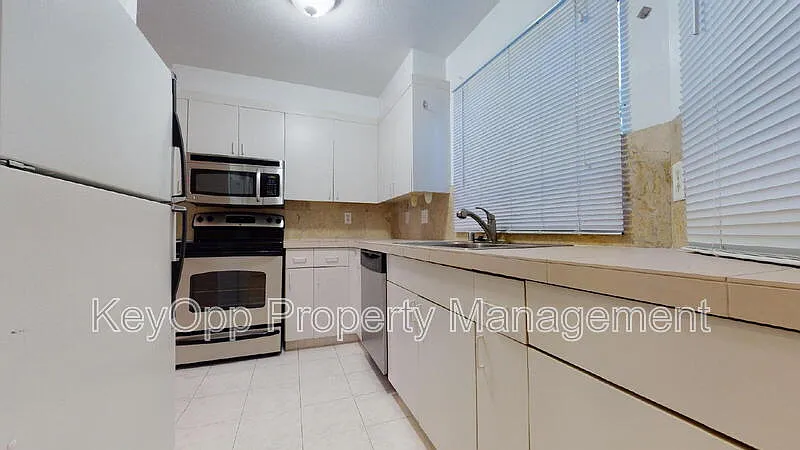1 bed, 1.0 bath, 653 sqft, $4,695 — Photo 3
