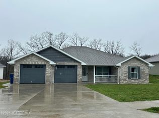 958 Cochise Dr, Holts Summit, MO 65043