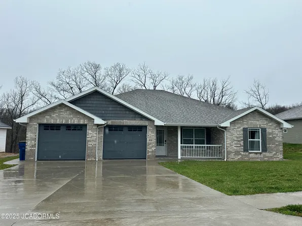 958 Cochise Dr, Holts Summit, MO 65043