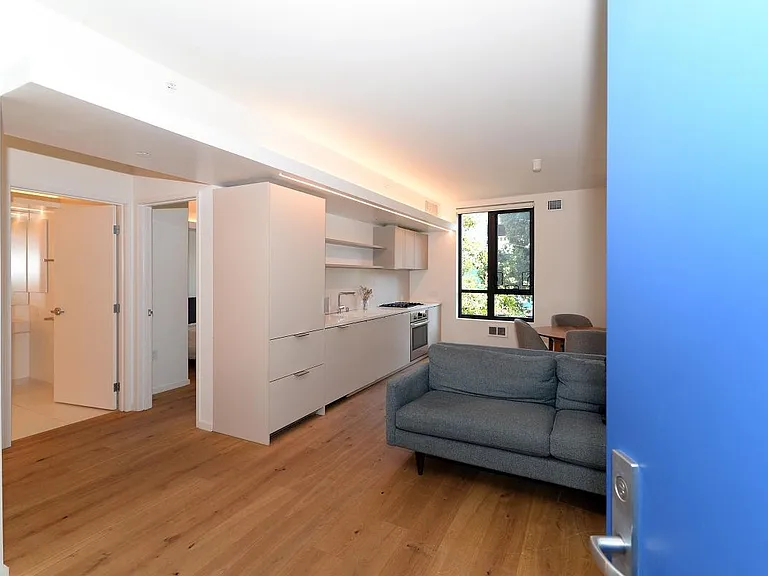 400 Grove St — Photo 1