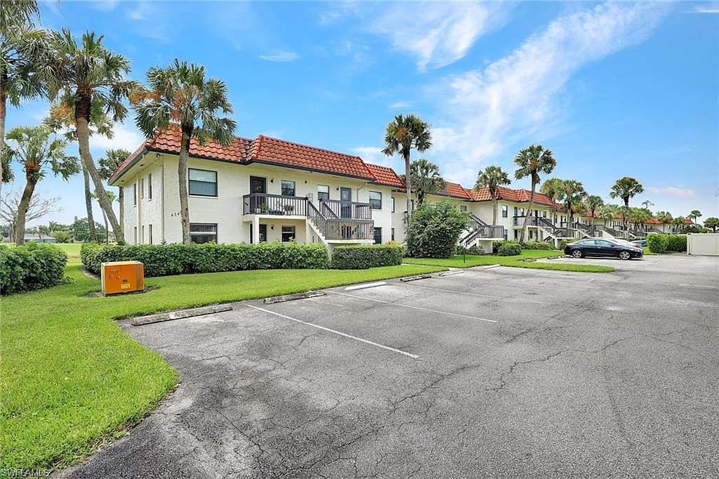 2 bed, 2.0 bath, 800 sqft, $2,495 — Photo 1
