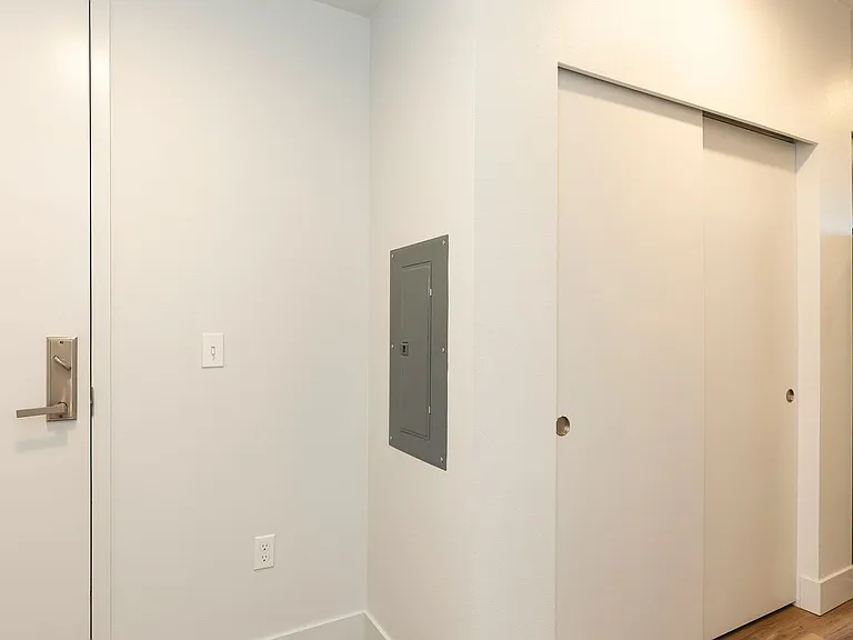 Adell Apartments — Photo 33
