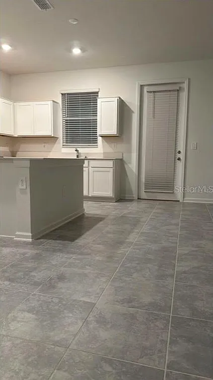 4 bed, 3.5 bath, 1944 sqft, $2,450 — Photo 4