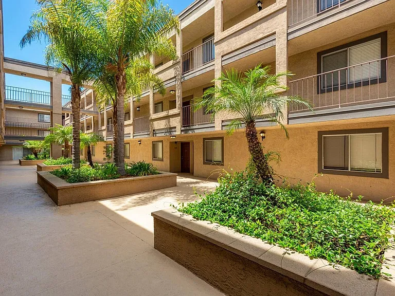 54 Woodlawn Ave Chula Vista CA-View Pointe Courtyard-
