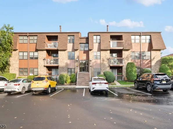 135 Overlook Court #135A, Woodbridge Twp., NJ 07095