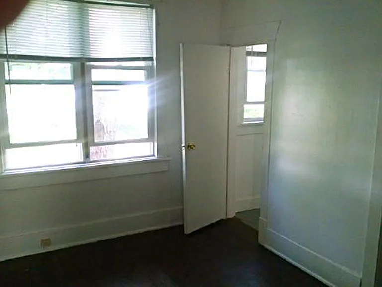 1306 N Hickory St — Photo 8