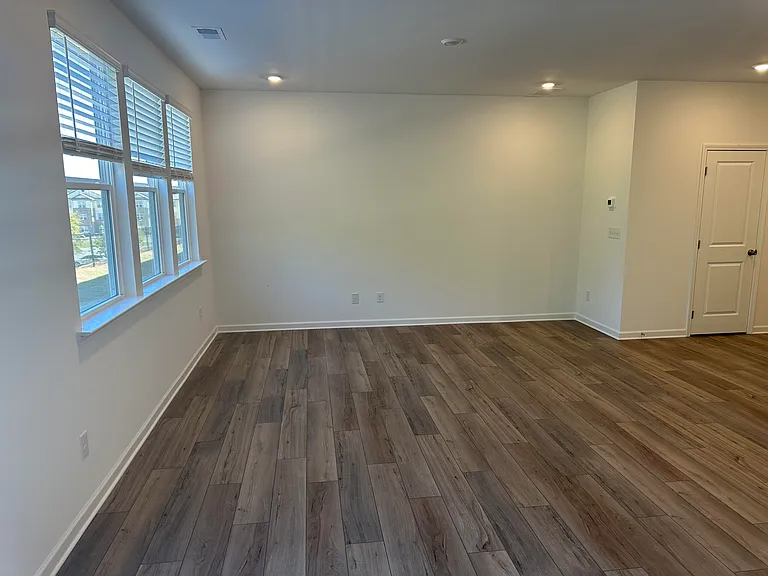 240 Vision St — Photo 28