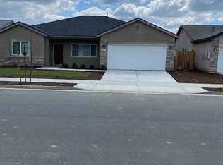 645 W Red Oak Ave N, Porterville, CA 93257