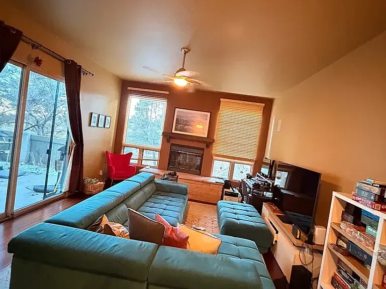 5065 Carriage House Dr — Photo 9