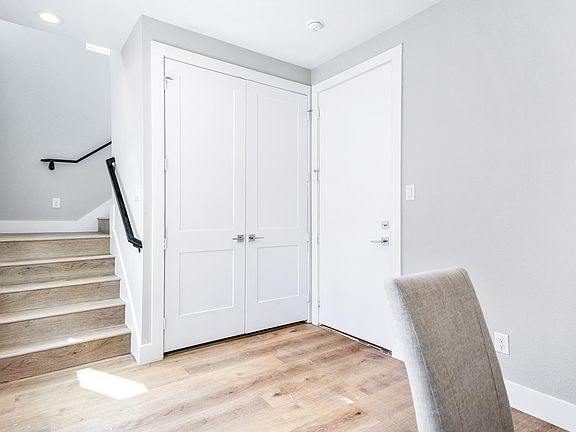 3rd image of 2030 N Prairie Ave #103