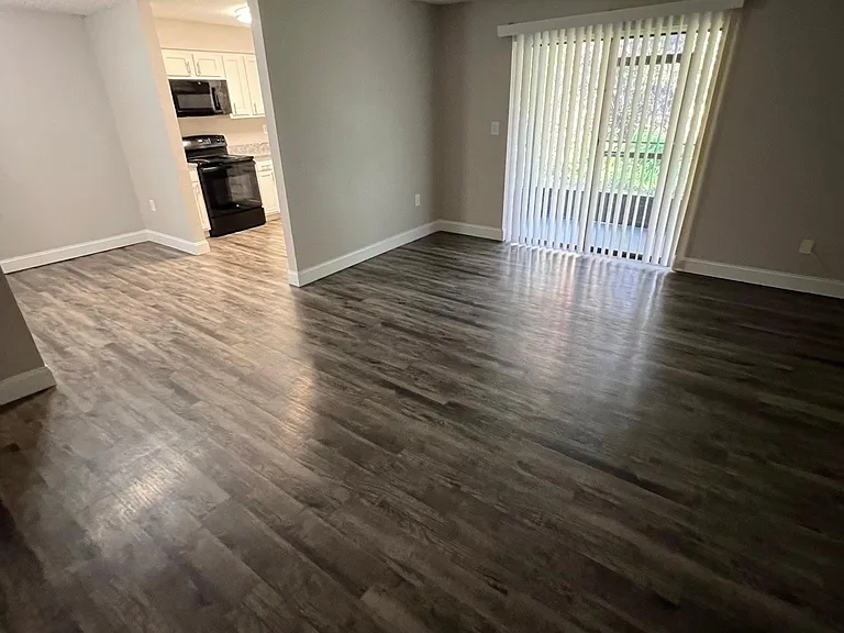 Oakbrook Village Apartments — Photo 40