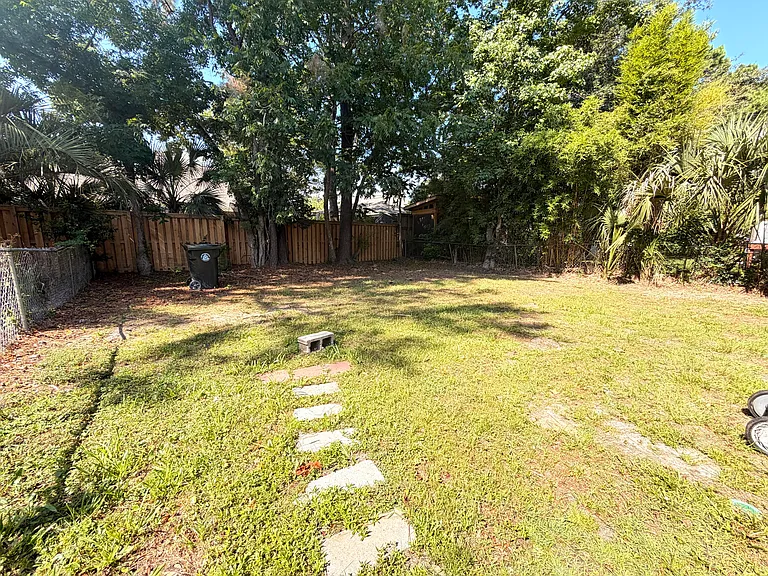 639 Windermere Blvd #B — Photo 23