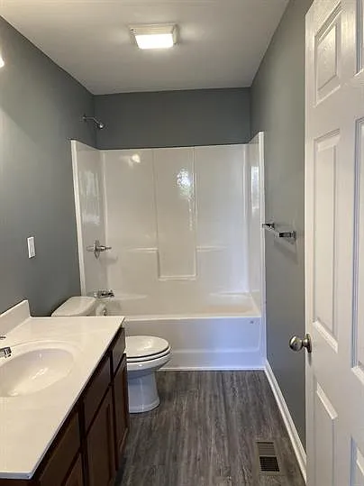 215 W Cherry St #C — Photo 4