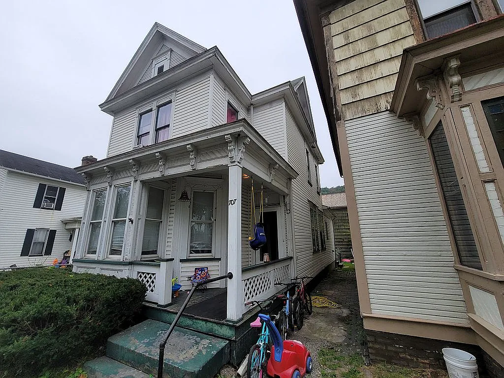 707 Broadway Ave photo 1