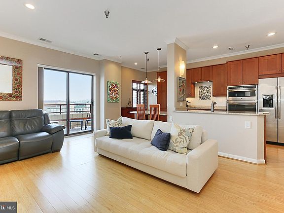 3rd image of 2400 Clarendon Blvd #Penthouse 14