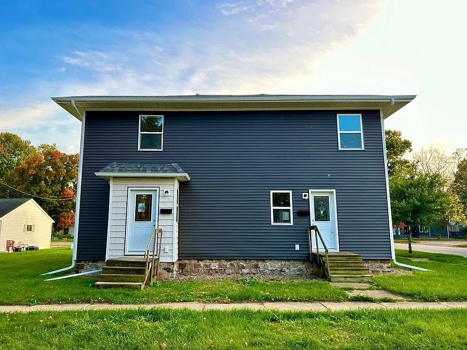 201 1/2 E Main St