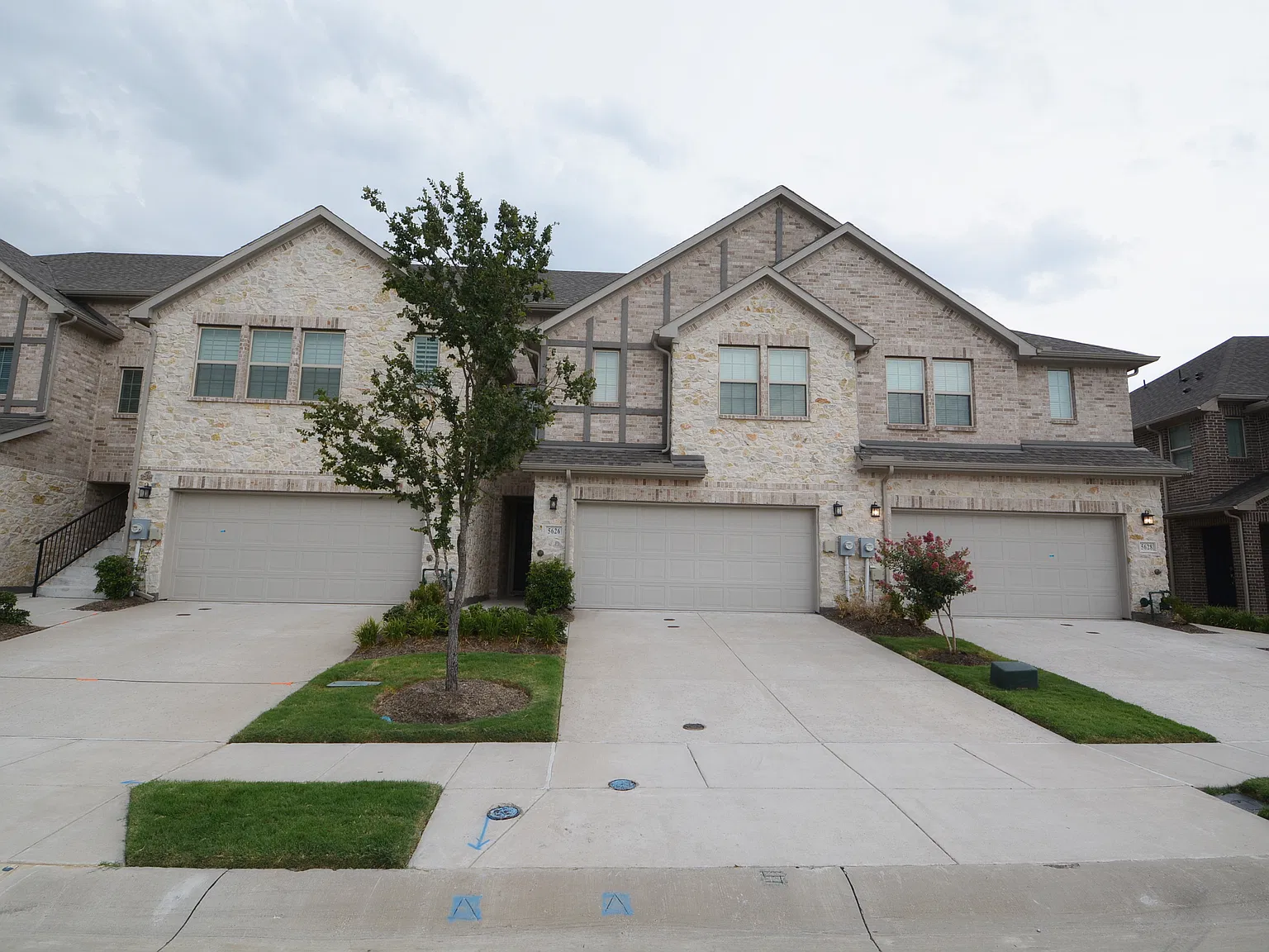 3 bed, 2.5 bath, 2069 sqft, $3,050 — Photo 1